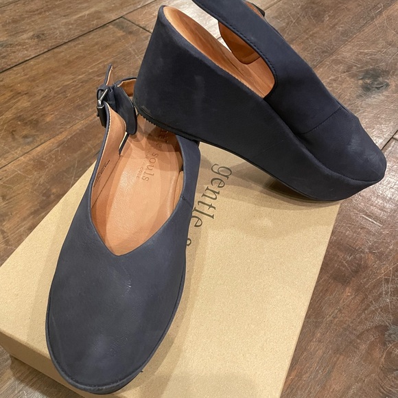 Gentle Souls Nyomi Navy Like New 